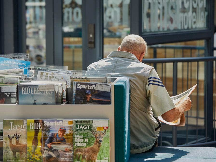 Aviser og magasiner på biblioteket