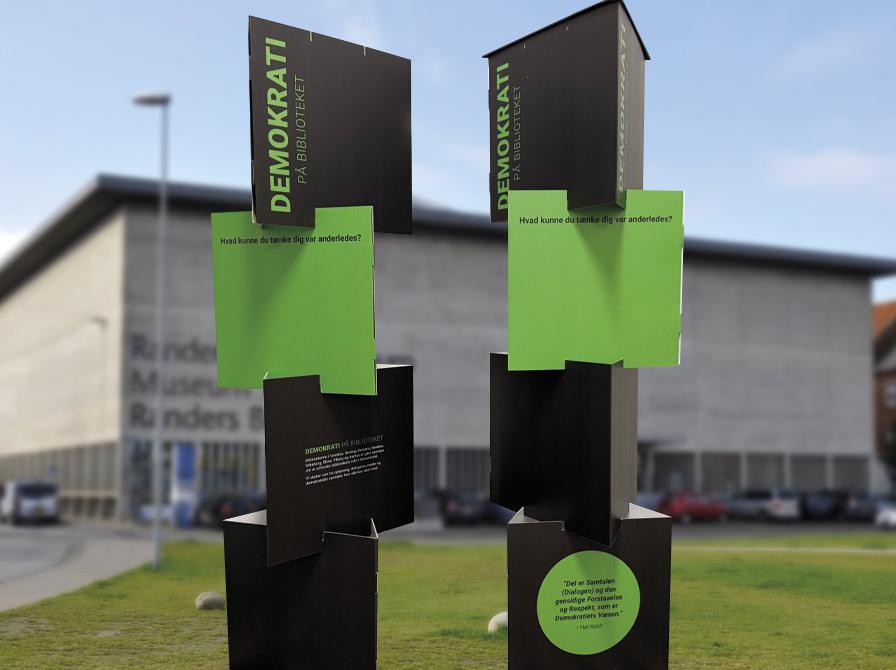 AGORA papsøjler foran Kulturhuset i Randers